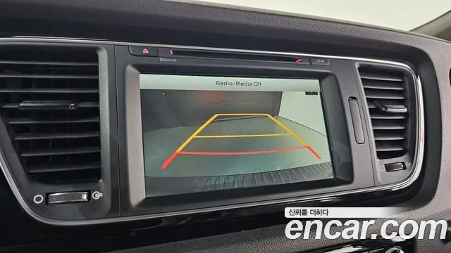 Kia Carnival 2015 thumb 6