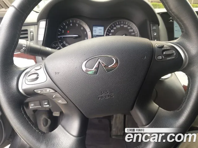 Infiniti Q70 2016 thumb 4