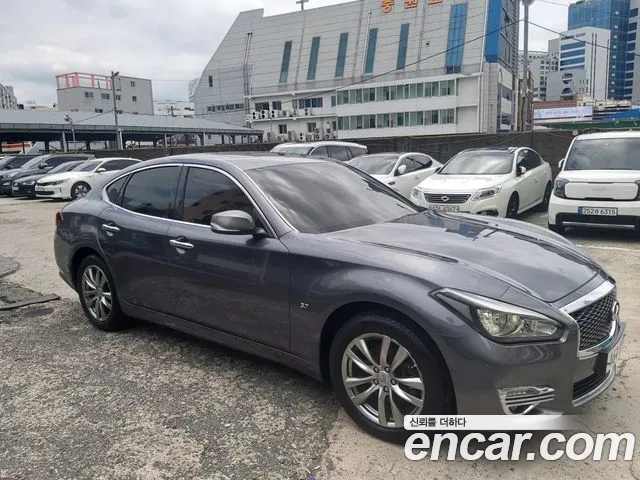 Infiniti Q70 2016 thumb 2