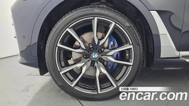 BMW X7 2020 thumb 10