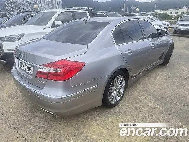 Hyundai Genesis 2011 thumb 4
