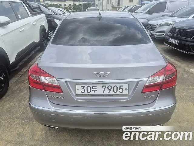 Hyundai Genesis 2011 thumb 9