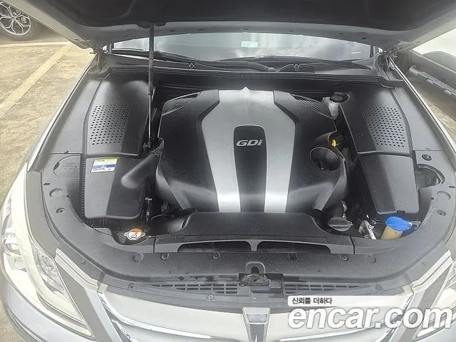 Hyundai Genesis 2011 thumb 2