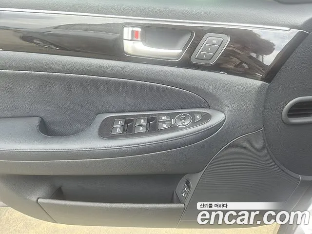 Hyundai Genesis 2011 thumb 10