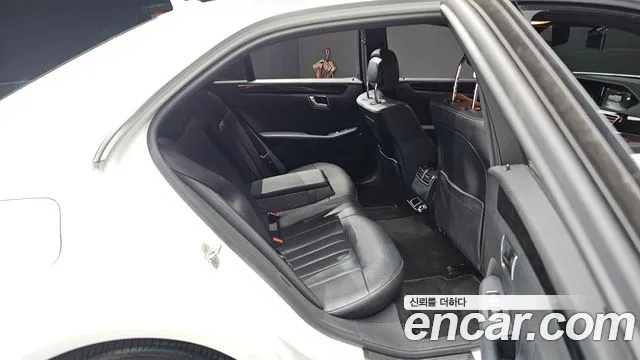 Mercedes-Benz E-Class 2015 thumb 7