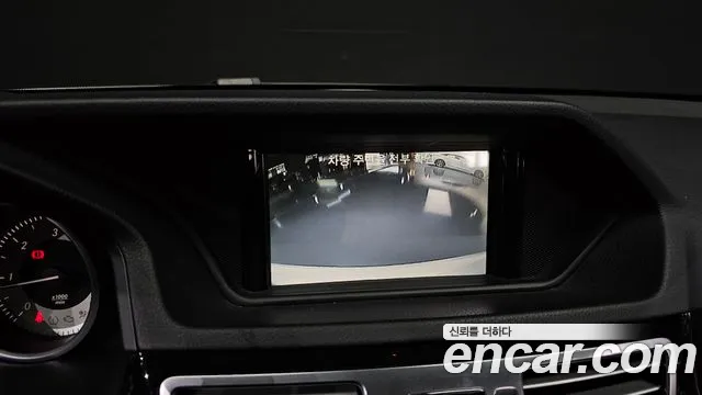 Mercedes-Benz E-Class 2015 thumb 12