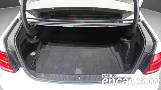 Mercedes-Benz E-Class 2015 thumb 11