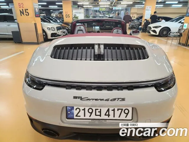 Porsche 911 2023 thumb 9
