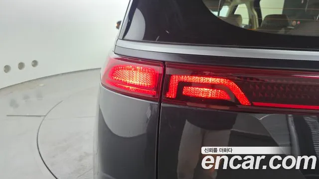 Kia Carnival 2021 thumb 4