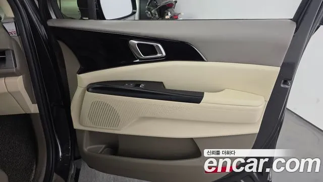 Kia Carnival 2021 thumb 10