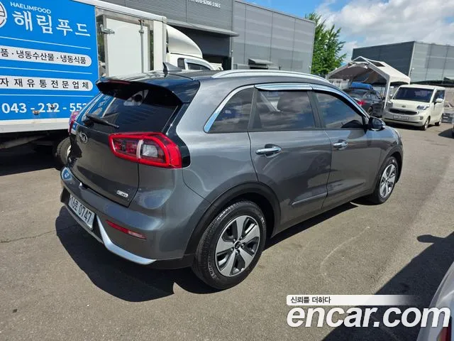 Kia Niro 2016 thumb 6