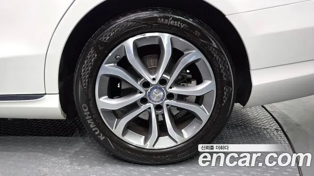Mercedes-Benz C-Class 2016 thumb 9