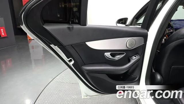 Mercedes-Benz C-Class 2016 thumb 6