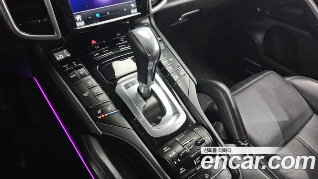 Porsche Cayenne 2015 thumb 11