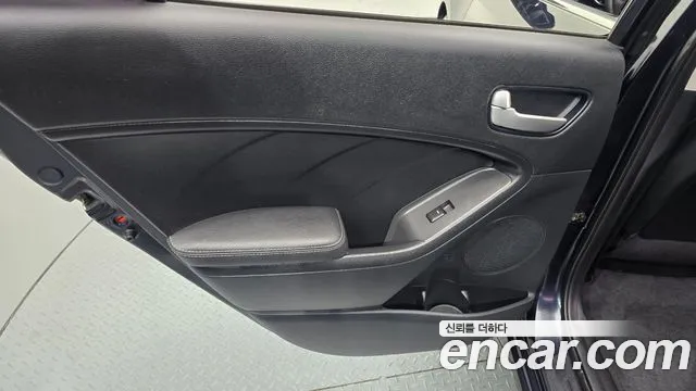 Kia K3 2017 thumb 10