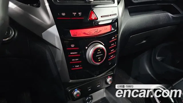 KGM Tivoli 2015 thumb 2