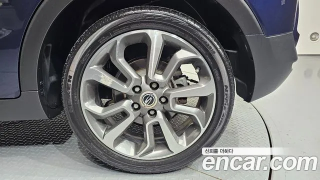 KGM Tivoli 2015 thumb 3