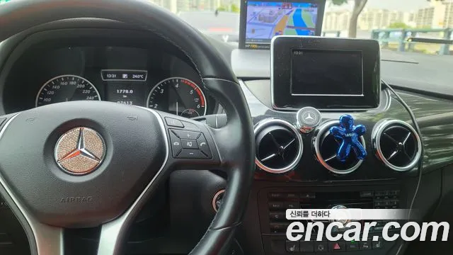 Mercedes-Benz B-Class 2012 thumb 9