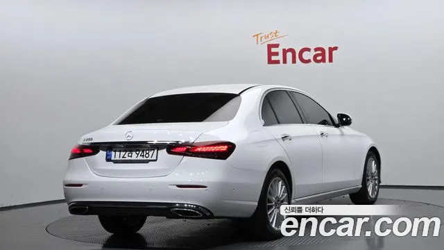 Mercedes-Benz E-Class 2022 thumb 2