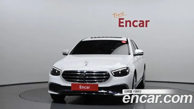 Mercedes-Benz E-Class 2022 thumb 3