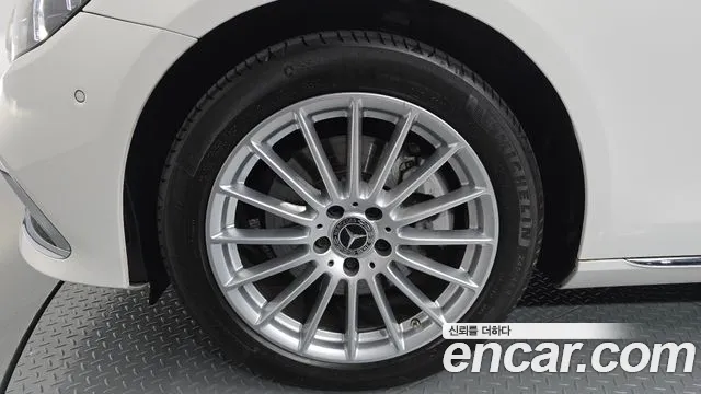 Mercedes-Benz E-Class 2022 thumb 5