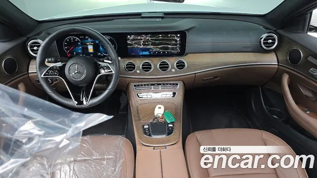 Mercedes-Benz E-Class 2022 thumb 7