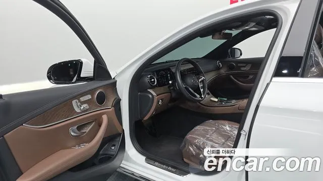 Mercedes-Benz E-Class 2022 thumb 10