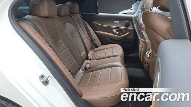 Mercedes-Benz E-Class 2022 thumb 11