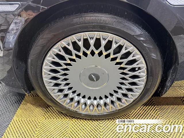Genesis G90 2019 thumb 12