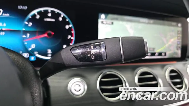 Mercedes-Benz E-Class 2023 thumb 3