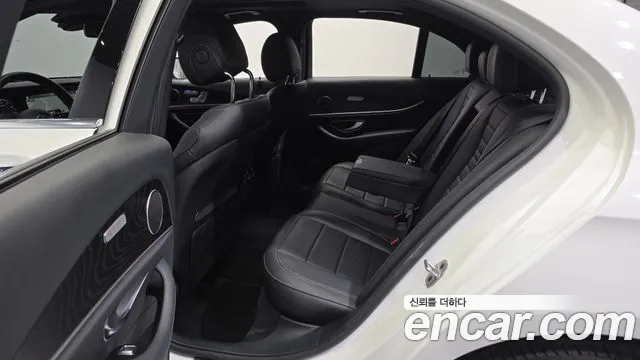 Mercedes-Benz E-Class 2023 thumb 10