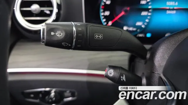 Mercedes-Benz E-Class 2023 thumb 8