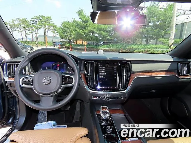 Volvo V60 2022 thumb 2