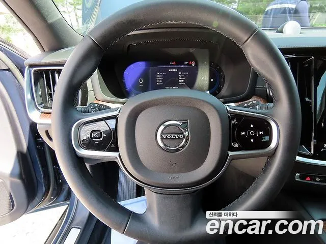 Volvo V60 2022 thumb 3
