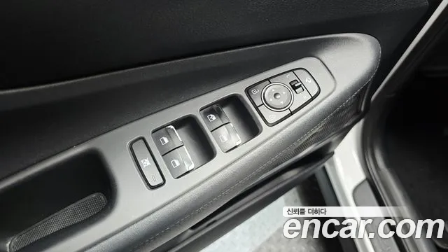 Hyundai Santa Fe 2018 thumb 4