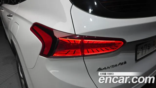 Hyundai Santa Fe 2018 thumb 2