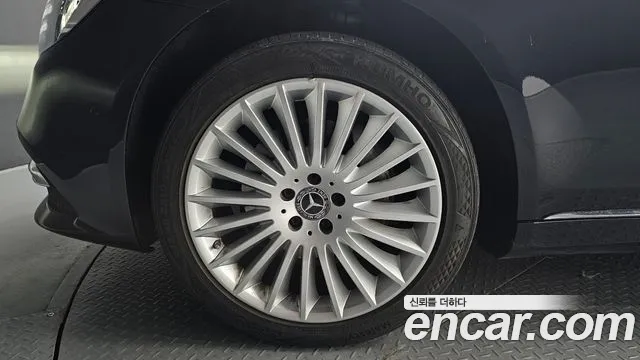 Mercedes-Benz S-Class 2019 thumb 12
