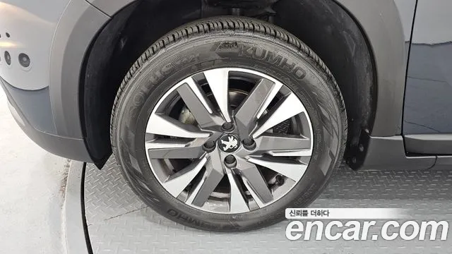 Peugeot 2008 2017 thumb 10