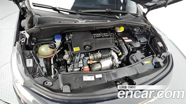 Peugeot 2008 2017 thumb 11