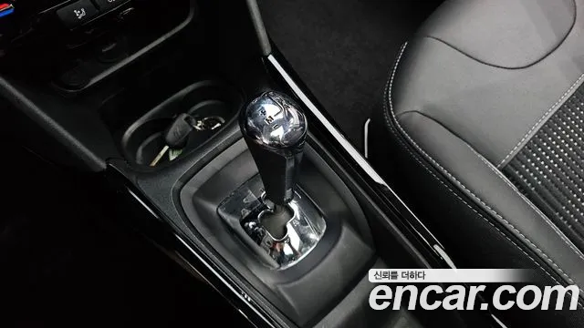 Peugeot 2008 2017 thumb 4