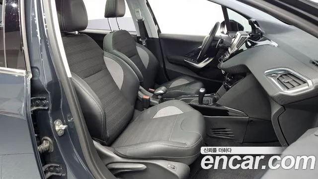 Peugeot 2008 2017 thumb 6
