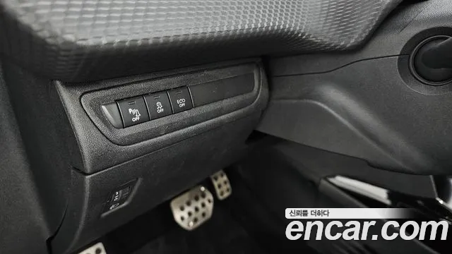 Peugeot 2008 2017 thumb 12