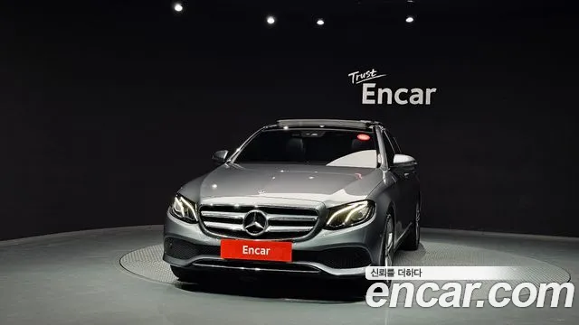 Mercedes-Benz E-Class 2018 thumb 12