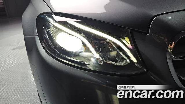 Mercedes-Benz E-Class 2018 thumb 4