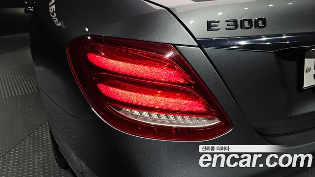 Mercedes-Benz E-Class 2018 thumb 6