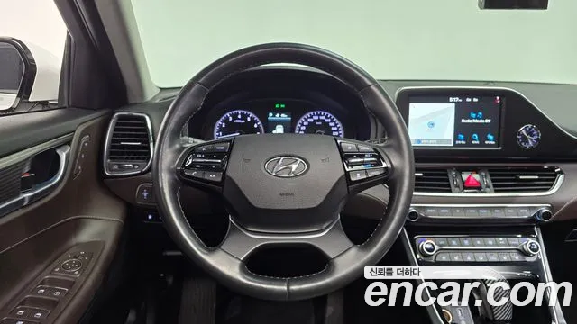 Hyundai Grandeur 2017 thumb 10