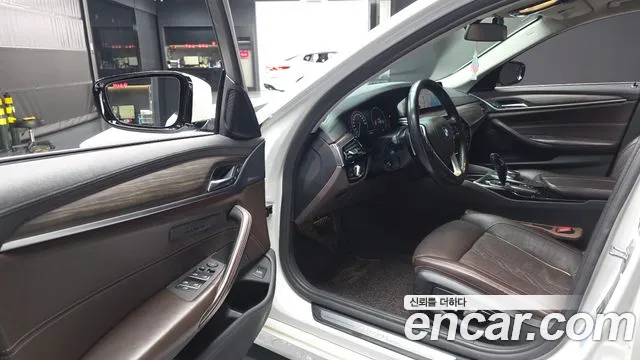 BMW 5 серии 2019 thumb 3