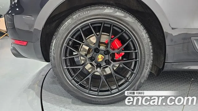 Porsche Macan 2018 thumb 5