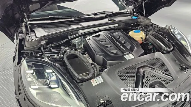 Porsche Macan 2018 thumb 8