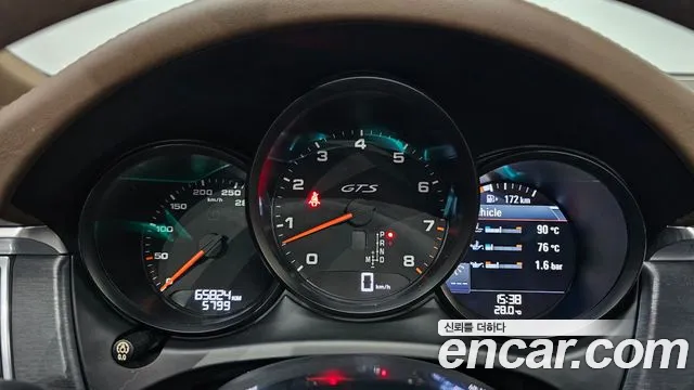 Porsche Macan 2018 thumb 3